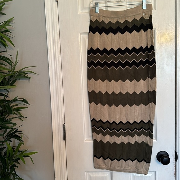 Hera Collection knitted stripped pencil skirt NWT M - Picture 5 of 8